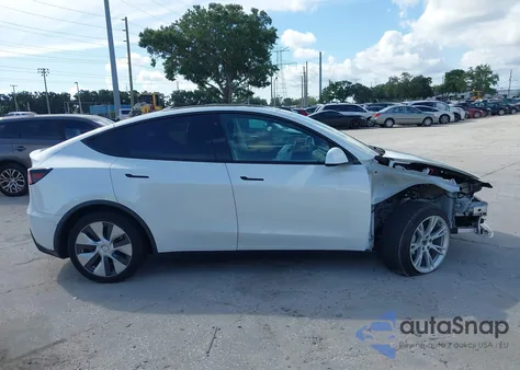 2021 Tesla Model Y Long Range Dual Motor All-Wheel Drive z USA, uszkodzony, nr VIN 5YJYGDEE0MF082605